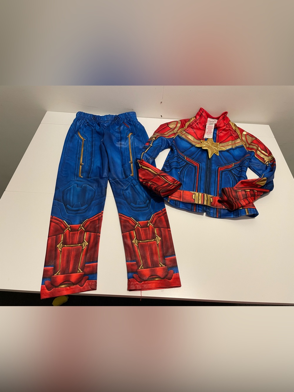 Disney Deluxe Captain Marvel Costume Set Size 4 Blue & Red Halloween Disney Park